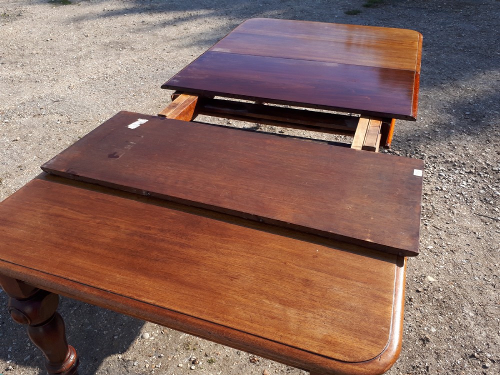 Early Victorian mahogany 2 leaf extending dining table  View II