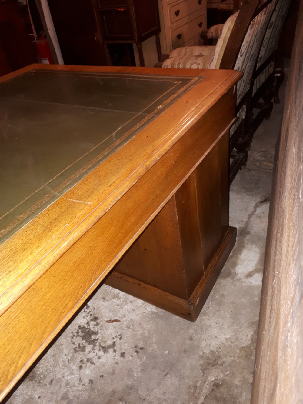 Large Late Victorian oak kneehole pedestal desk  View IX