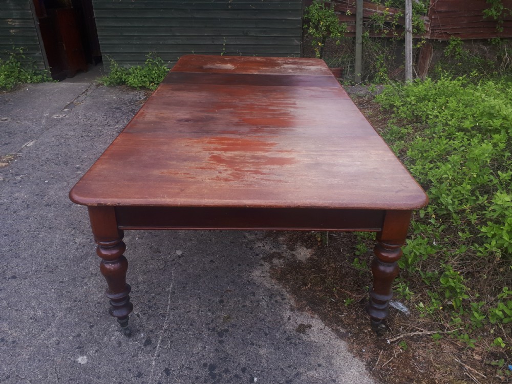 Large early Victorian mahogany extending dining table . View II