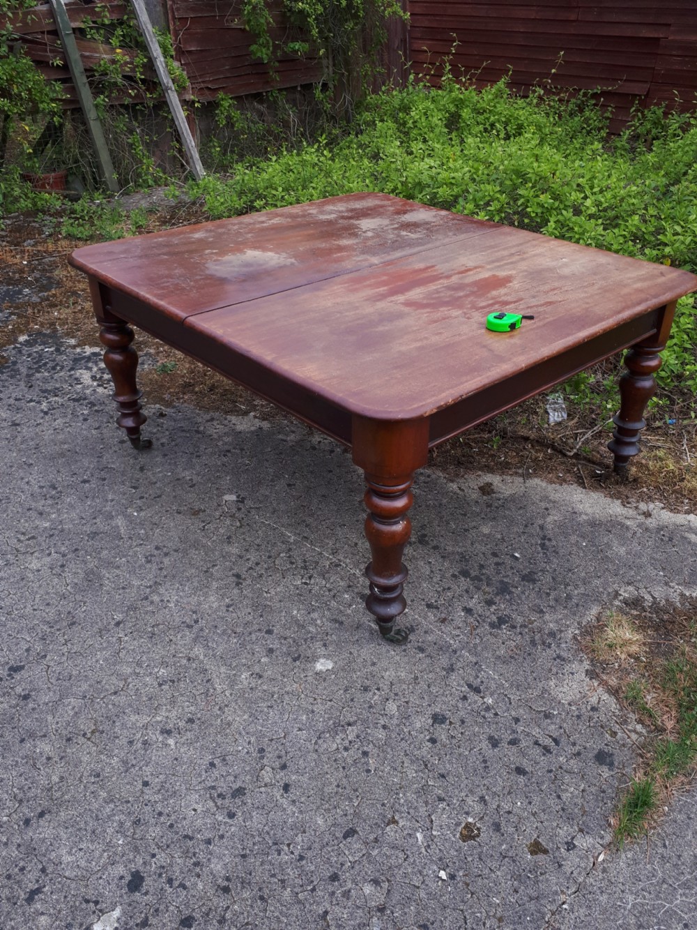 Large early Victorian mahogany extending dining table . View VI