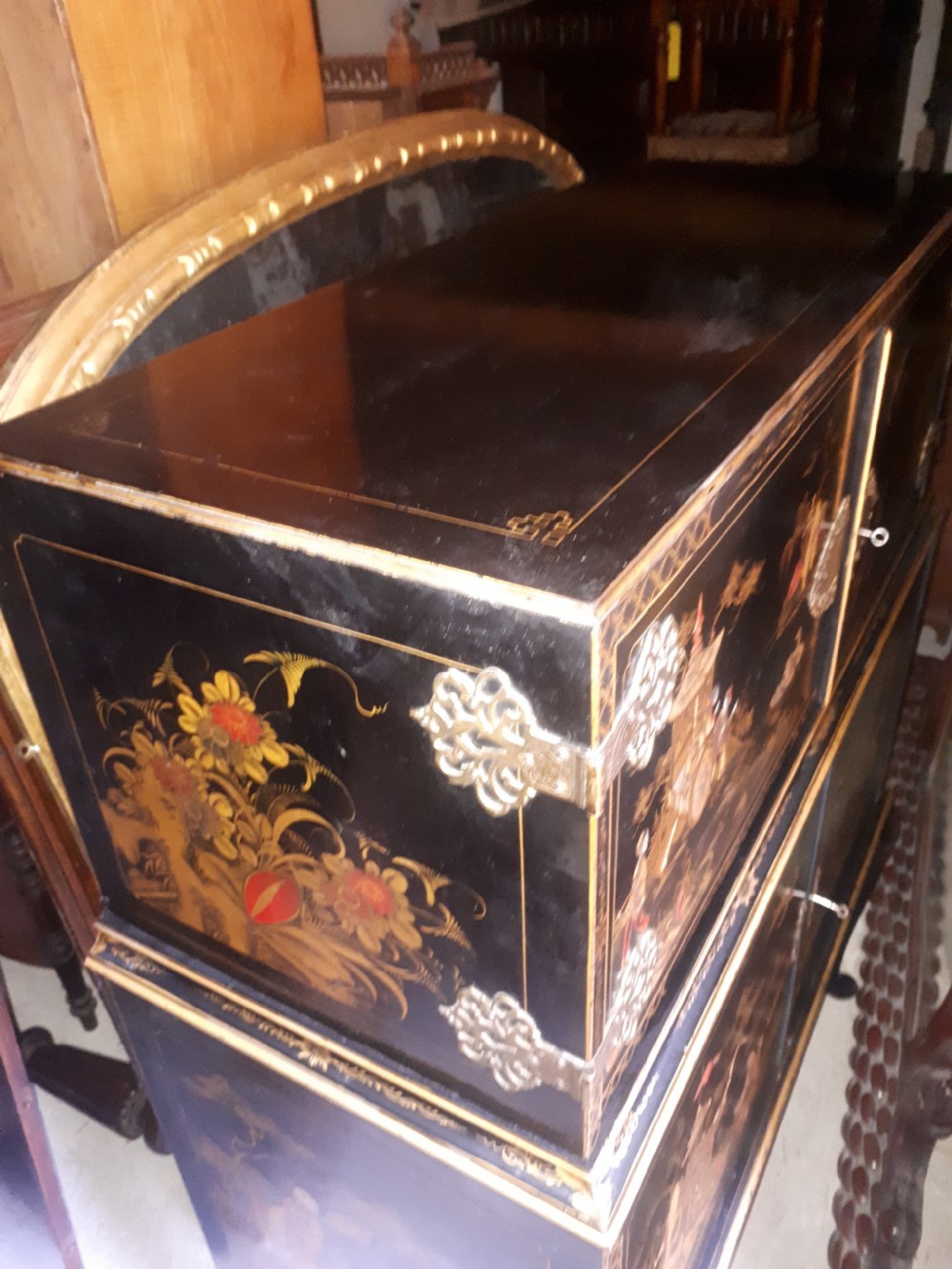 Good early 20th century lacquered cabinet  View VII