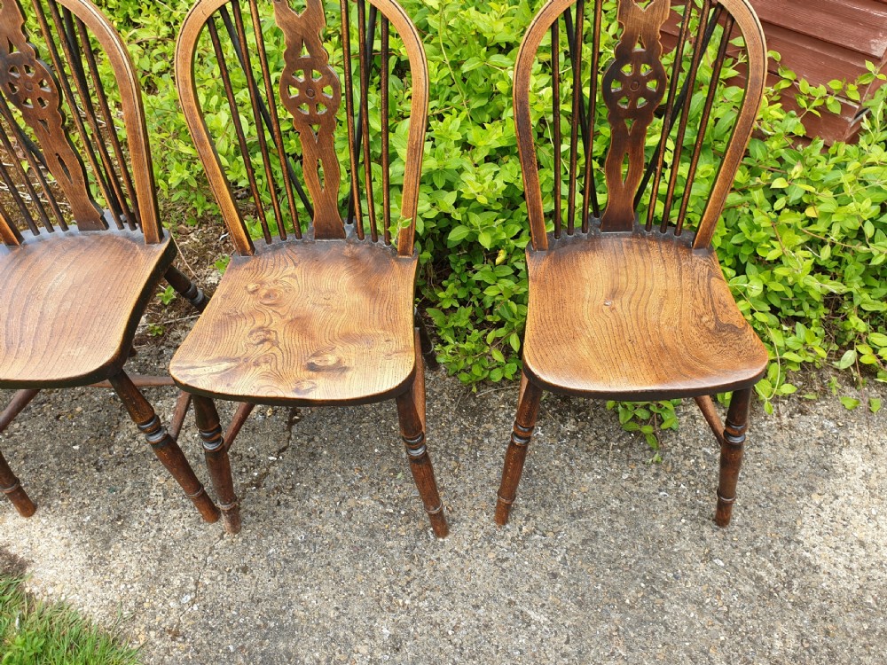 Set of 4 early 20th century Windsor chairs View II