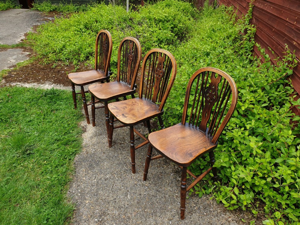 Set of 4 early 20th century Windsor chairs View IV