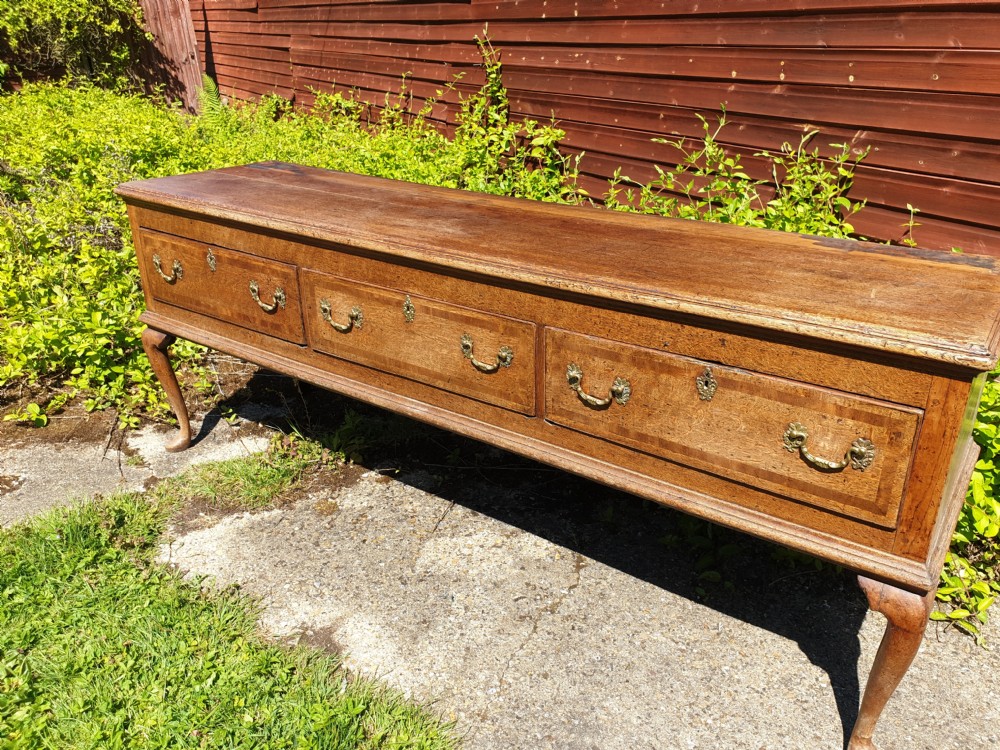 Early 19th century oak 3 drawer dresser base. View IV