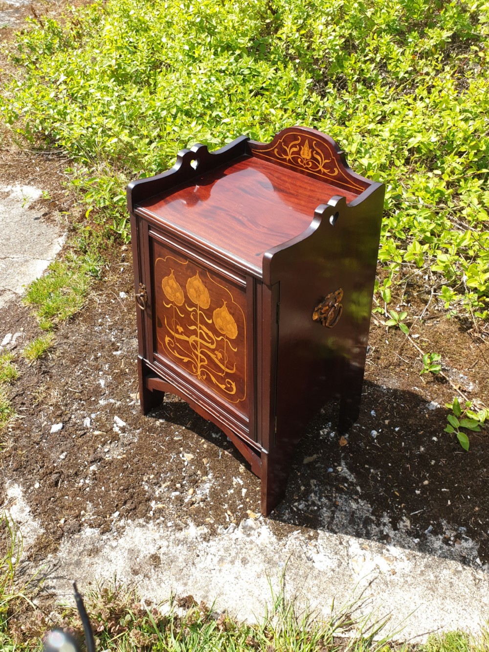 Late Victorian inlaid mahogany cabinet. View II