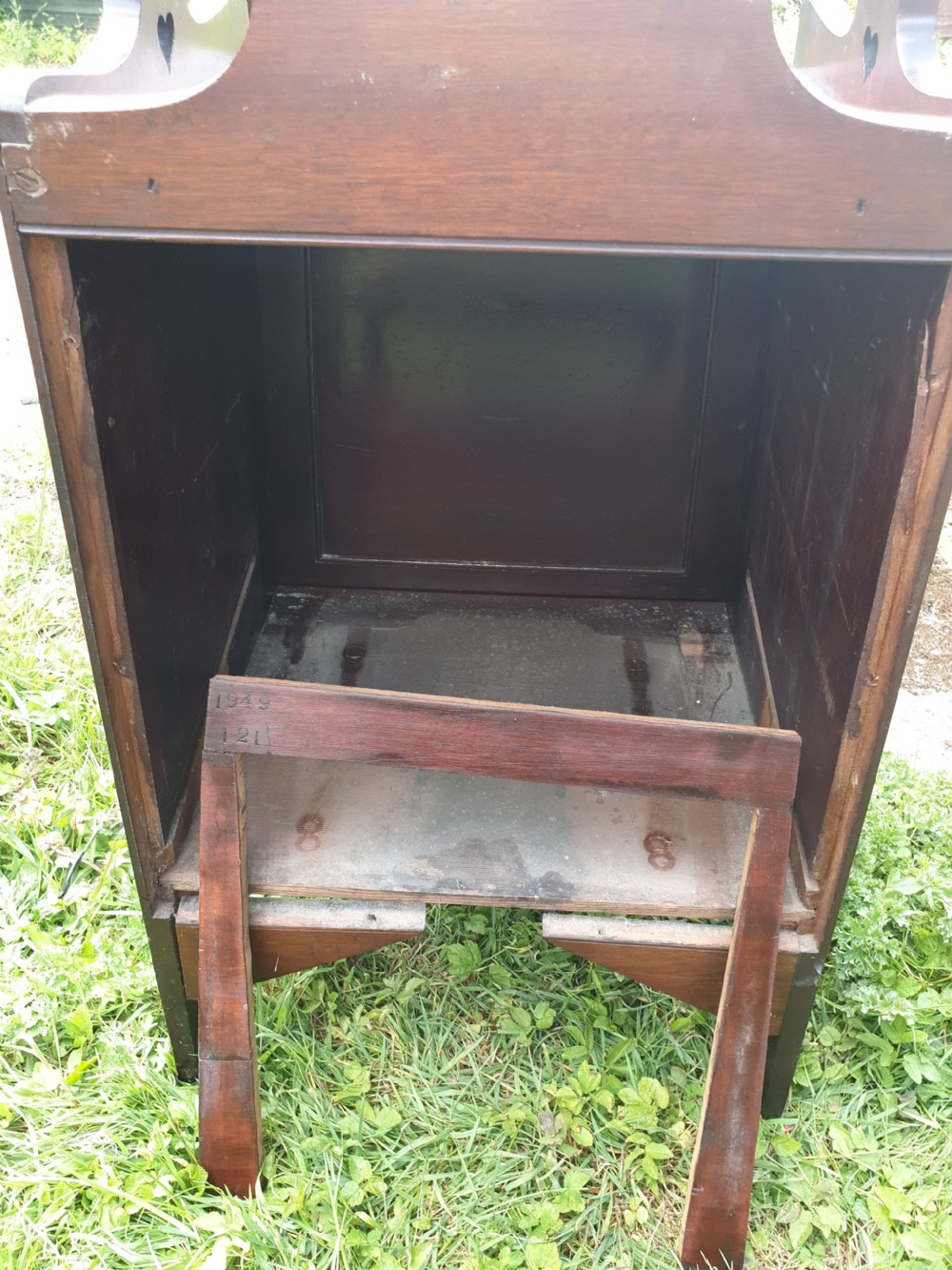 Late Victorian inlaid mahogany cabinet. View IV