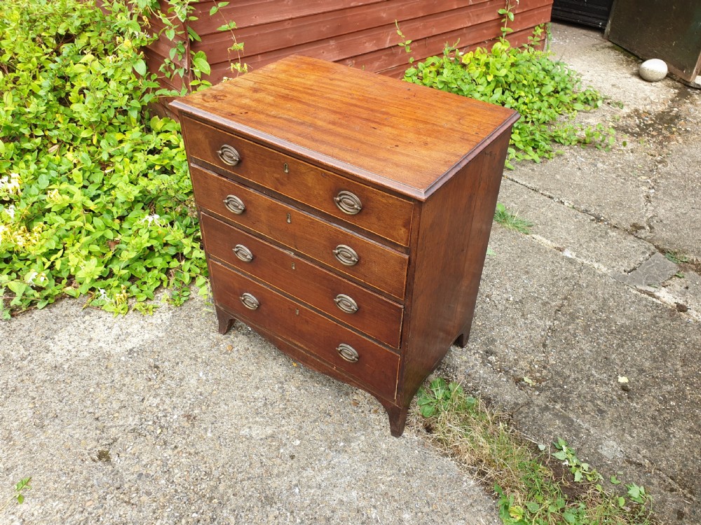 Small mahogany chest of 4 drawers