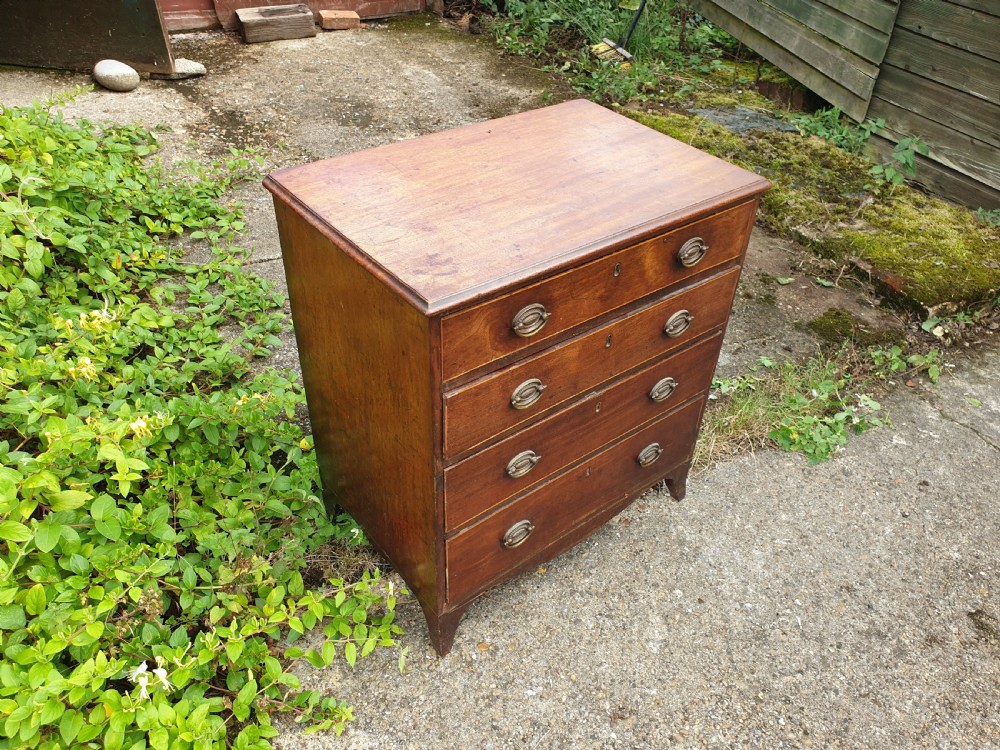 Small mahogany chest of 4 drawers View II