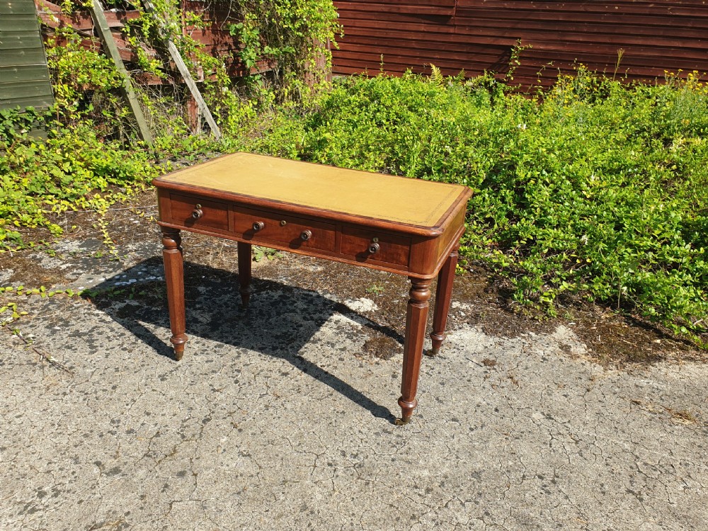 Early Victorian mahogany 3 drawer writing table