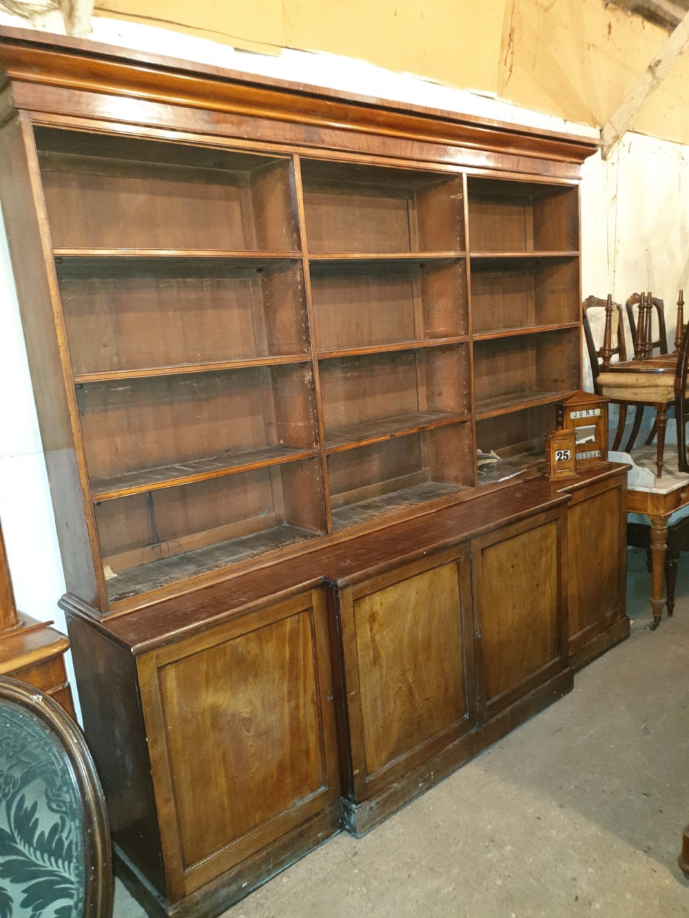 Good early Victorian mahogany open front breakfront bookcase  View VI