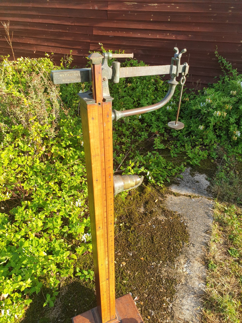 Good set of Avery scales View II
