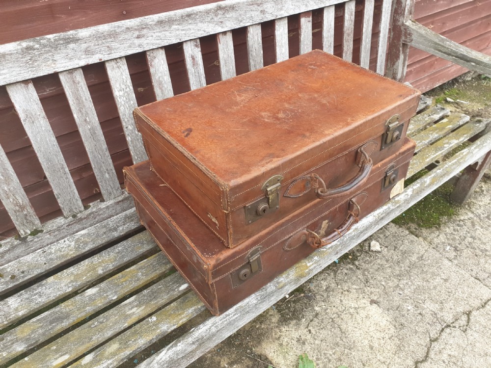 2 leather suitcases  View III