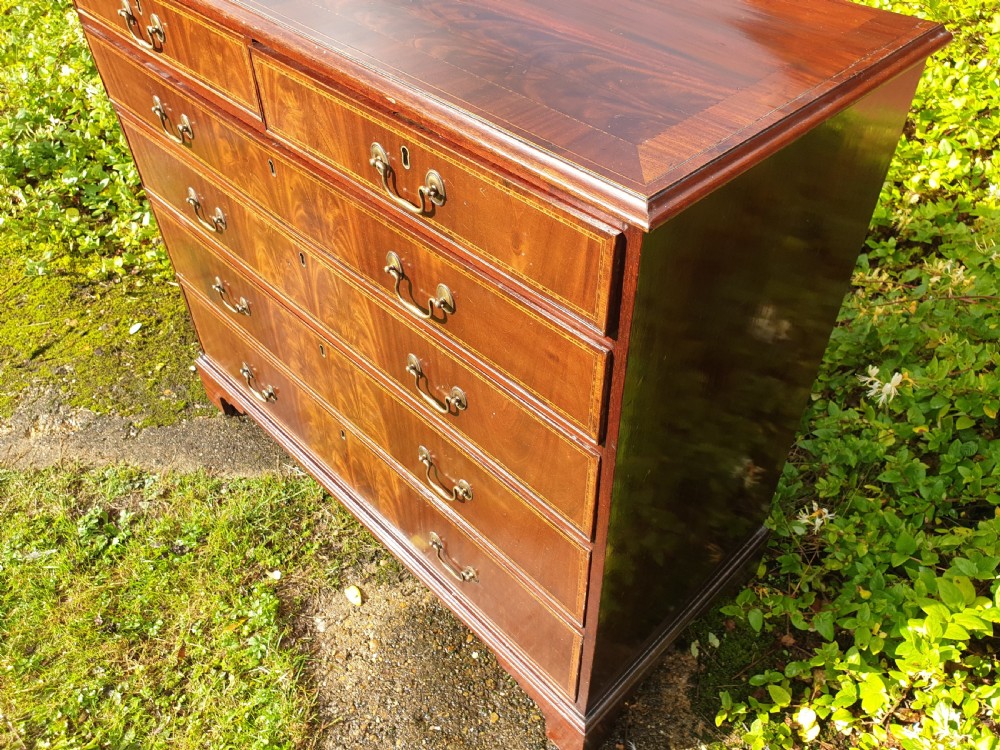 Early 19th century inlaid mahogany chest of drawers  View III