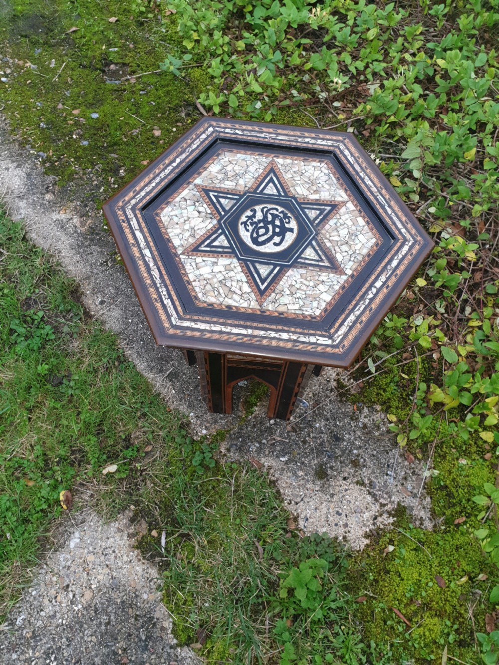 Inlaid occasional table View V