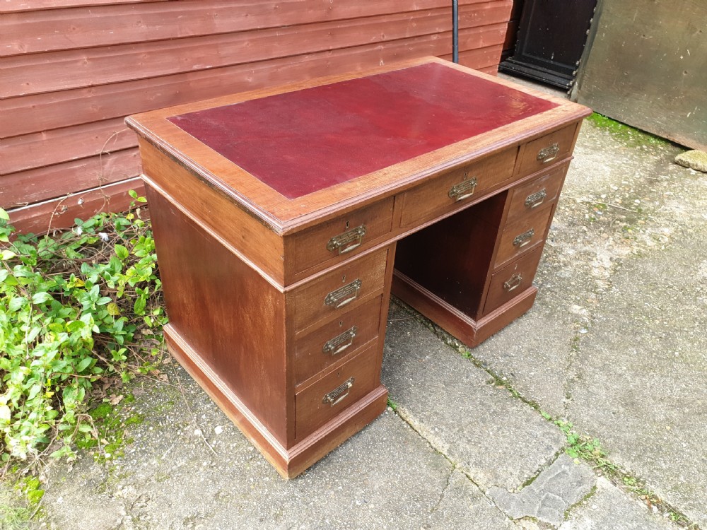 Small and neat kneehole pedestal desk View II
