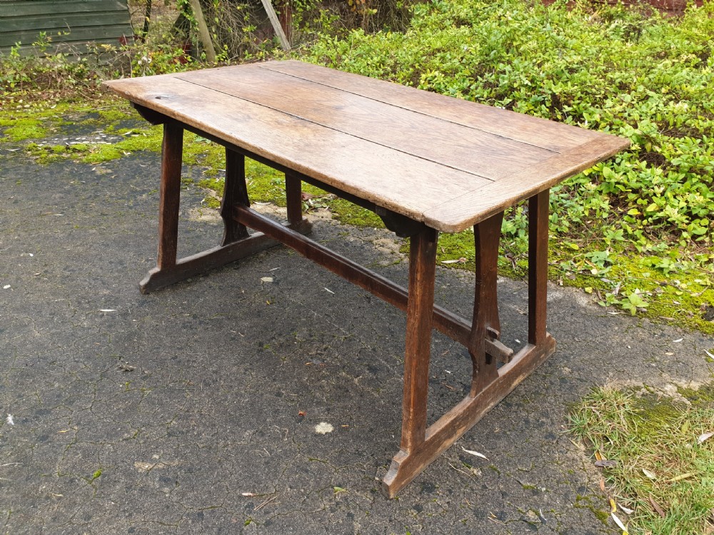 Early 19th century oak travelling or tavern table