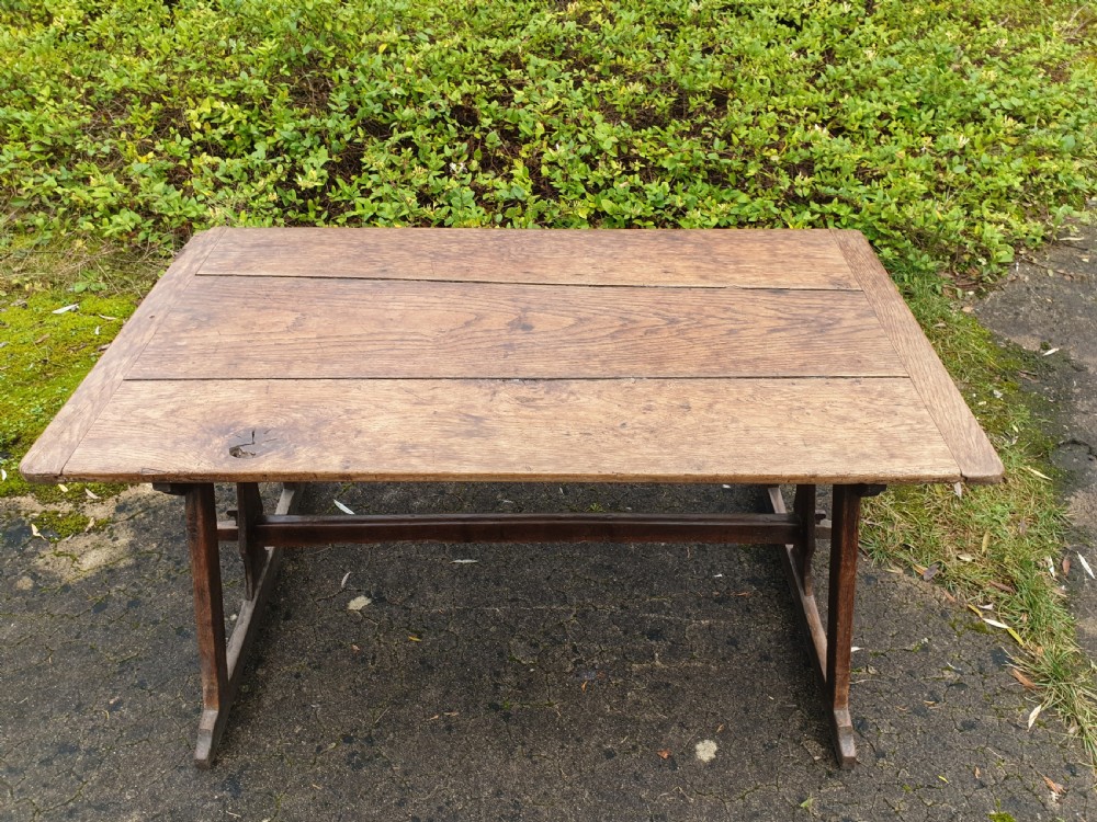 Early 19th century oak travelling or tavern table View II