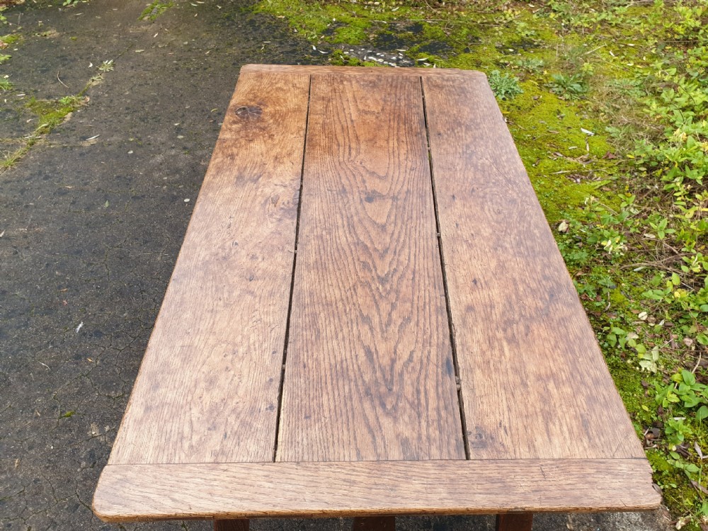 Early 19th century oak travelling or tavern table View V