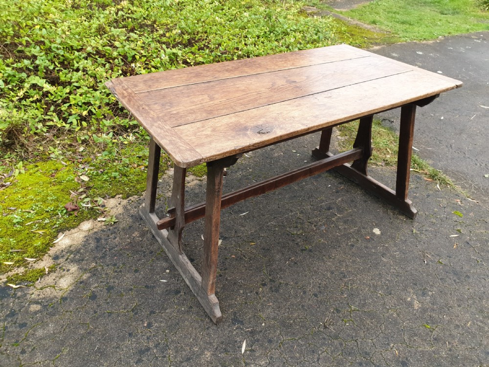 Early 19th century oak travelling or tavern table View VIII