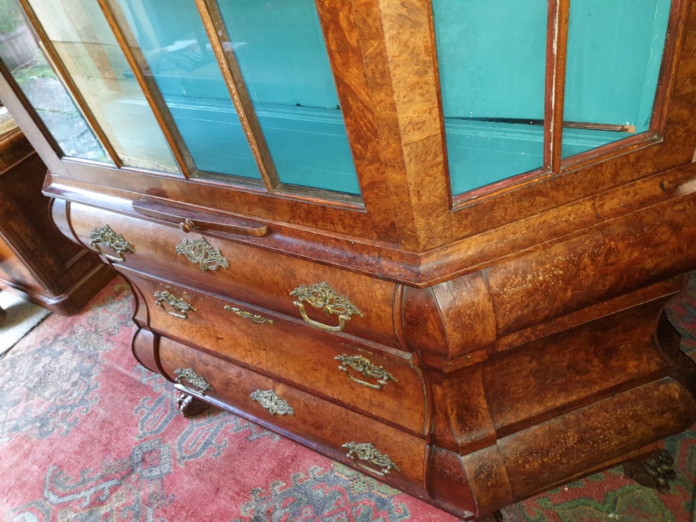 19th century Dutch walnut cabinet View III