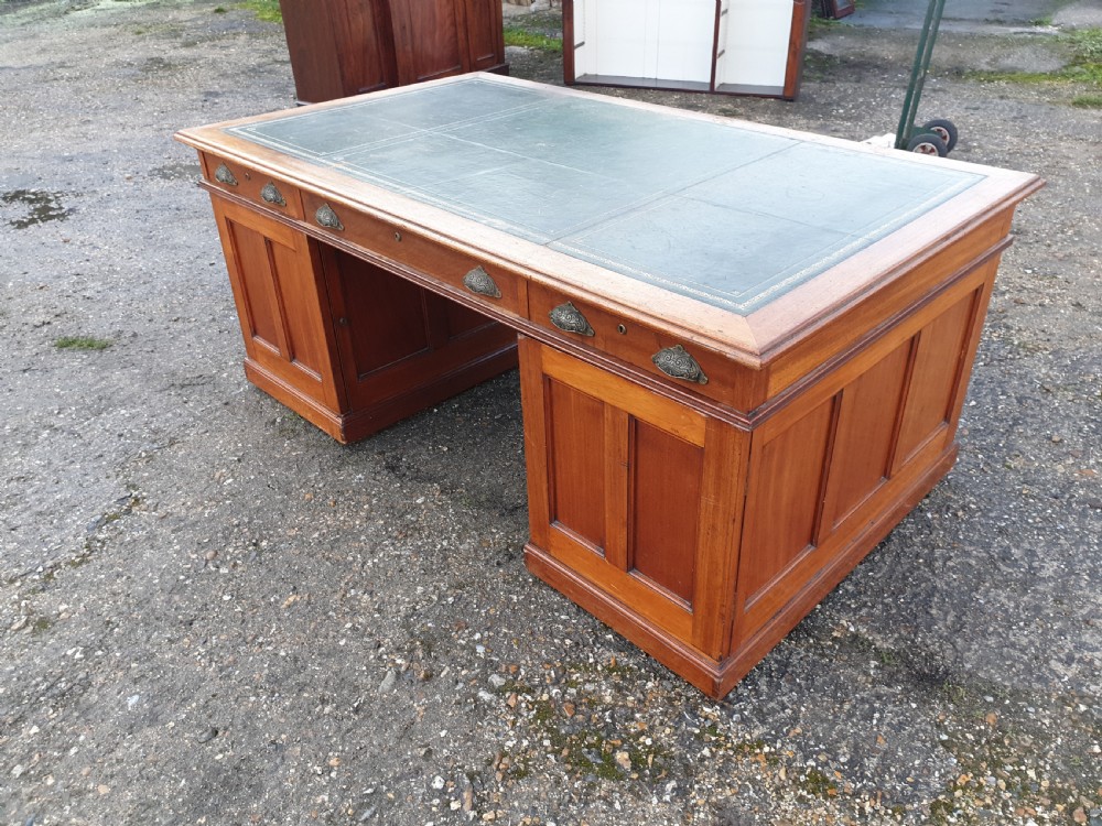 Large mahogany office partners pedestal desk  View VII