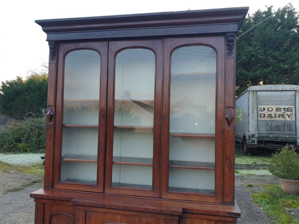 Good compact Victorian mahogany breakfront bookcase  View V