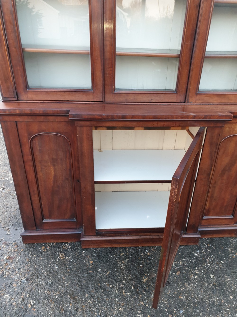 Good compact Victorian mahogany breakfront bookcase  View VI