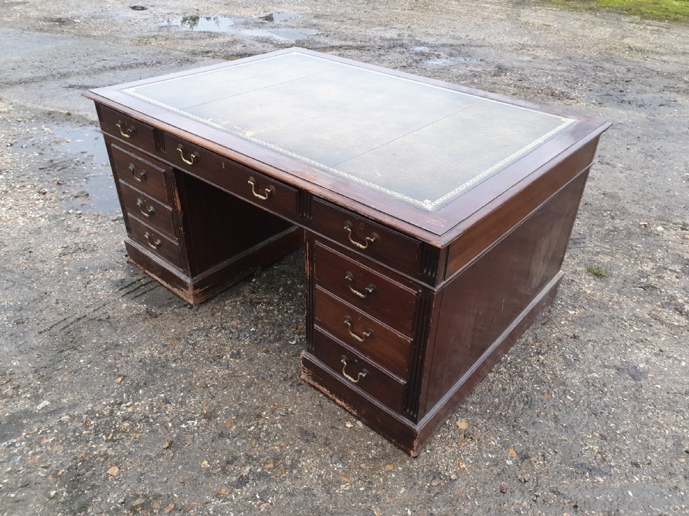 Mahogany kneehole pedestal writing desk