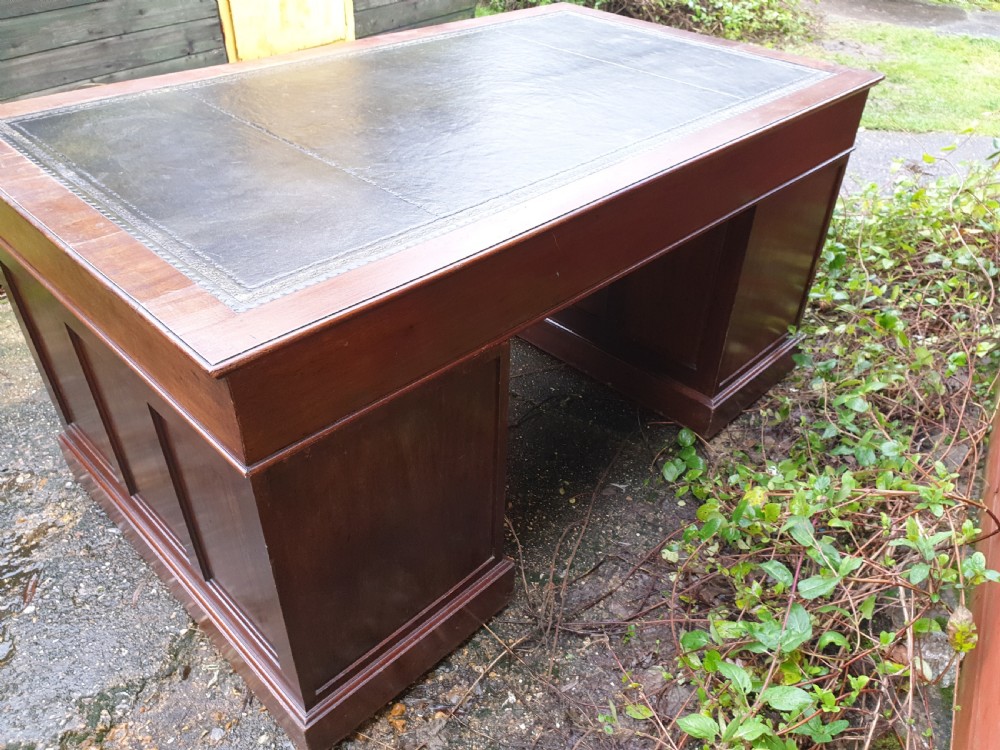 Early 20th century mahogany kneehole pedestal desk  View VI
