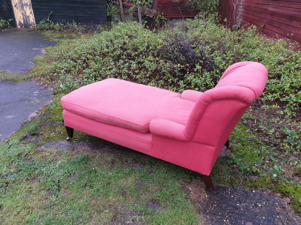 Late Victorian upholstered day bed in the manner of Howard  View II