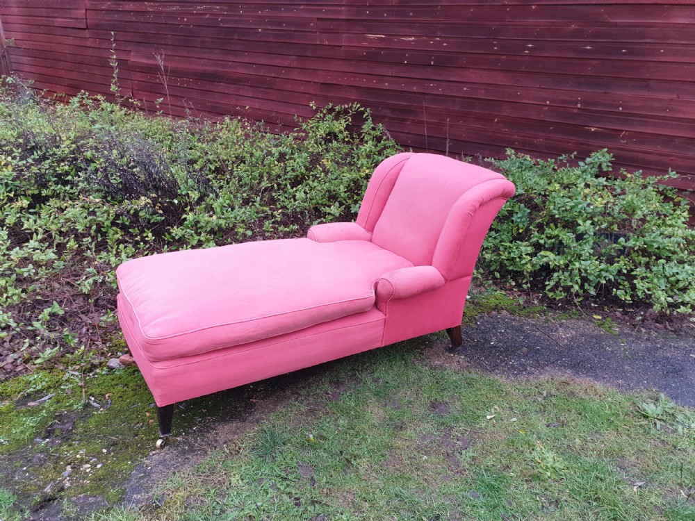 Late Victorian upholstered day bed in the manner of Howard  View IV
