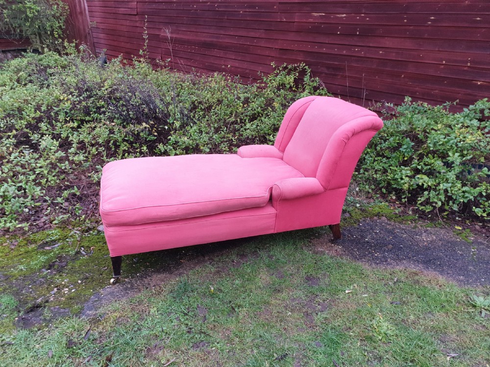 Late Victorian upholstered day bed in the manner of Howard  View V