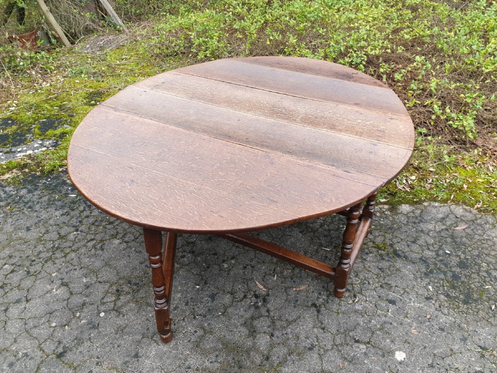 Large 8 seater late Georgian gate leg dining table  View II