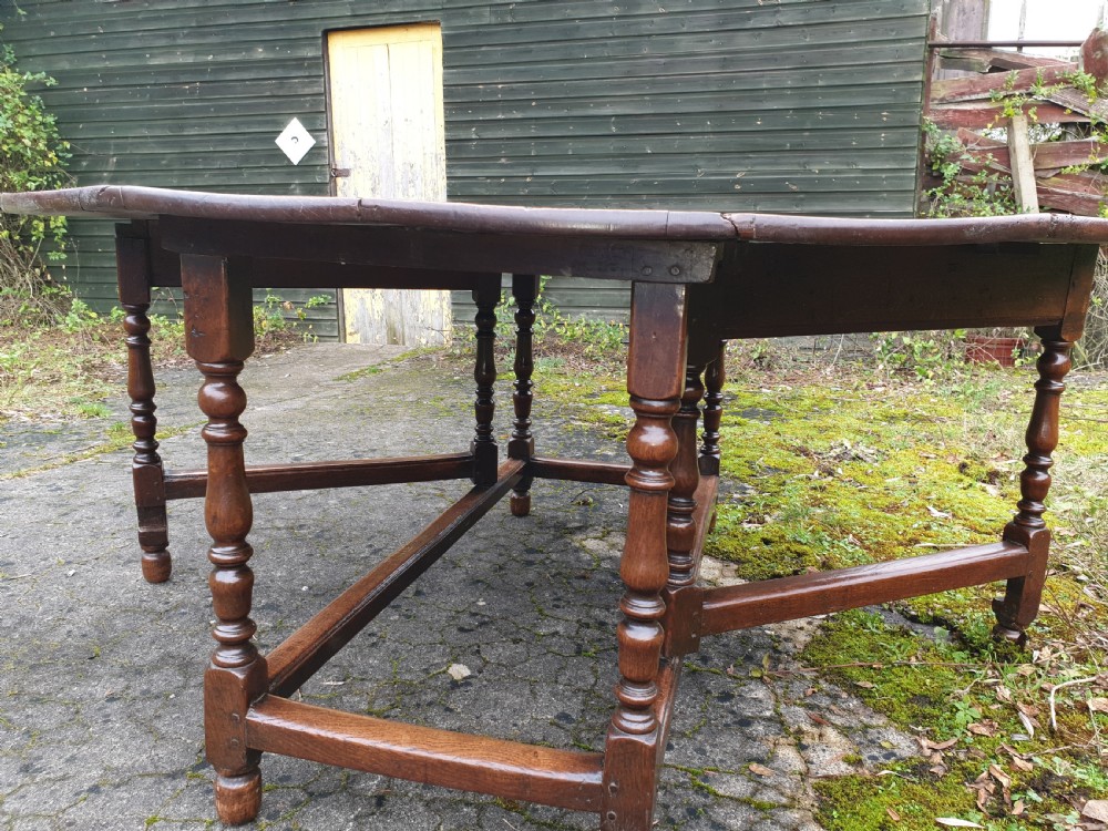 Large 8 seater late Georgian gate leg dining table  View VI