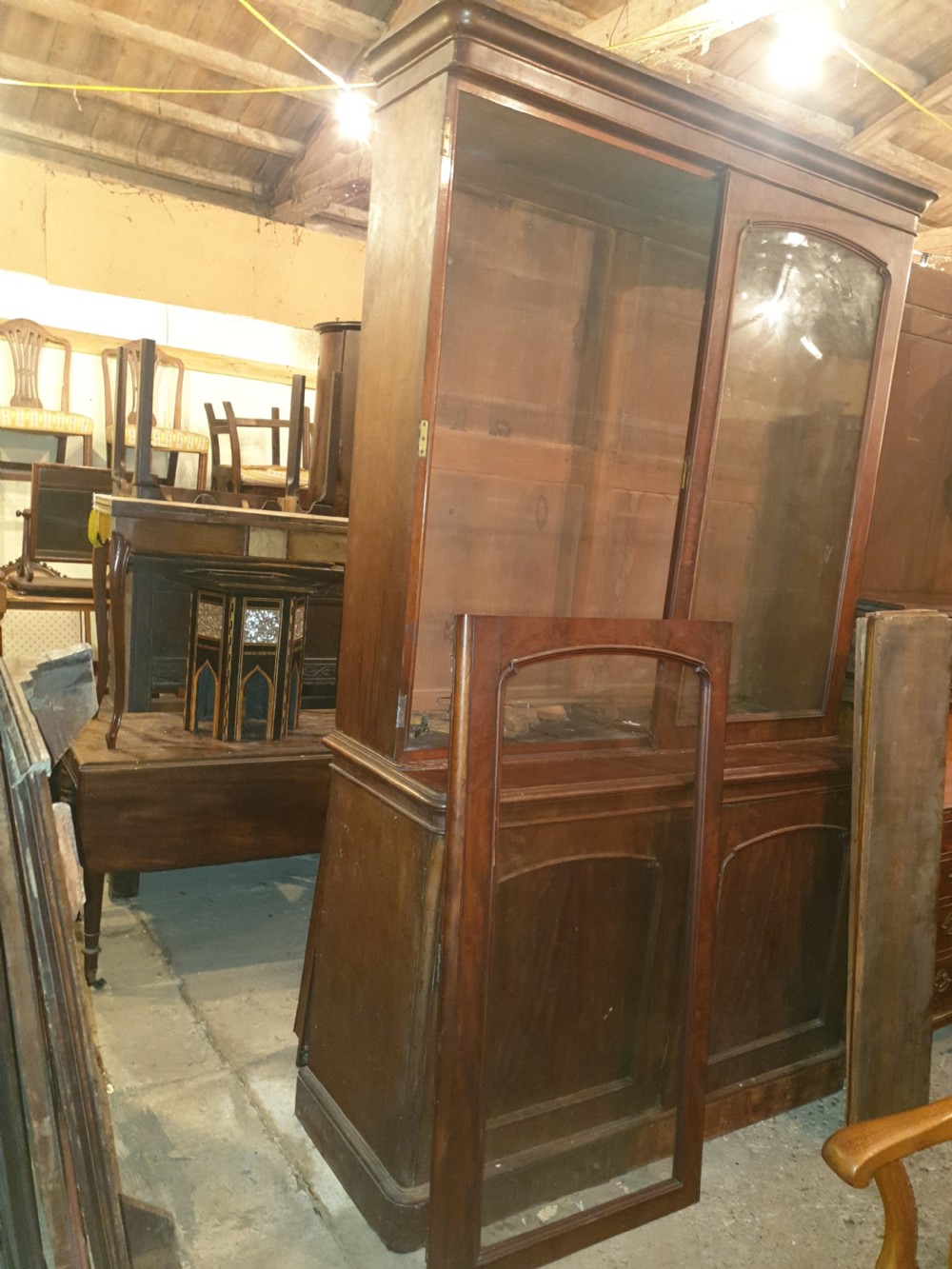 Tall Victorian mahogany library bookcase  View III