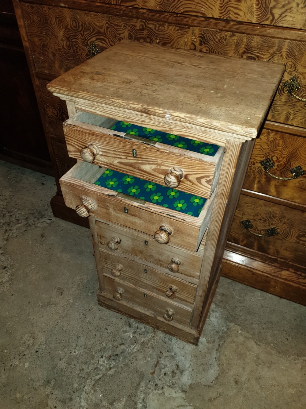 Good solid Late Victorian pitch pine specimen chest.  View II