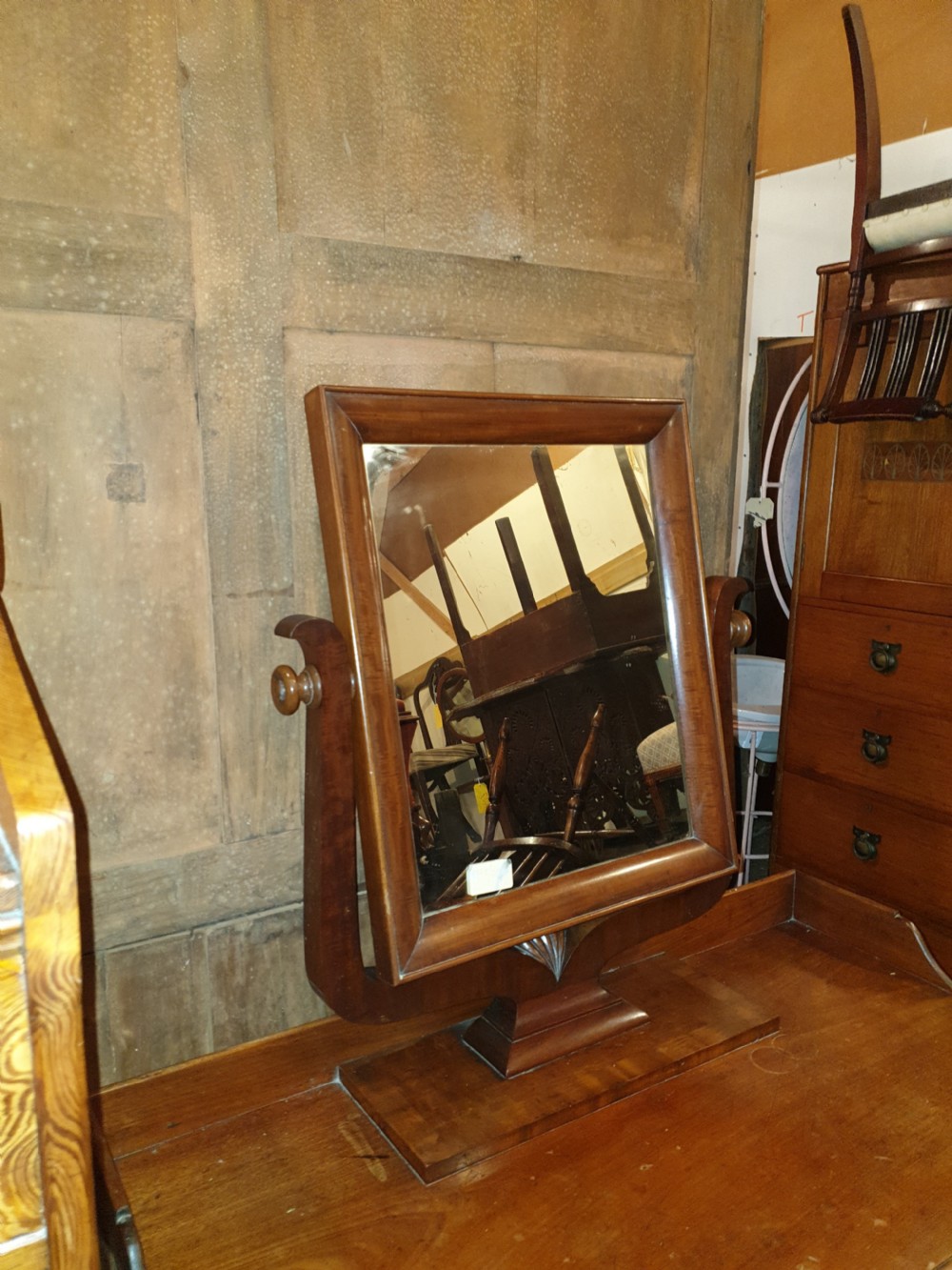 Mid-19th-century mahogany kneehole dressing table featuring an integrated rectangular swivel mirror, turned wooden knobs, and twin pedestal drawer bases. View III