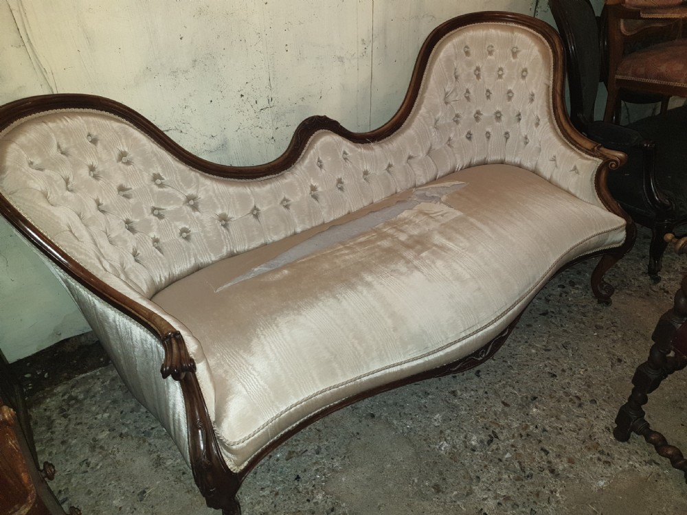 Mid Victorian rosewood double spoon back chaise longue.  View II