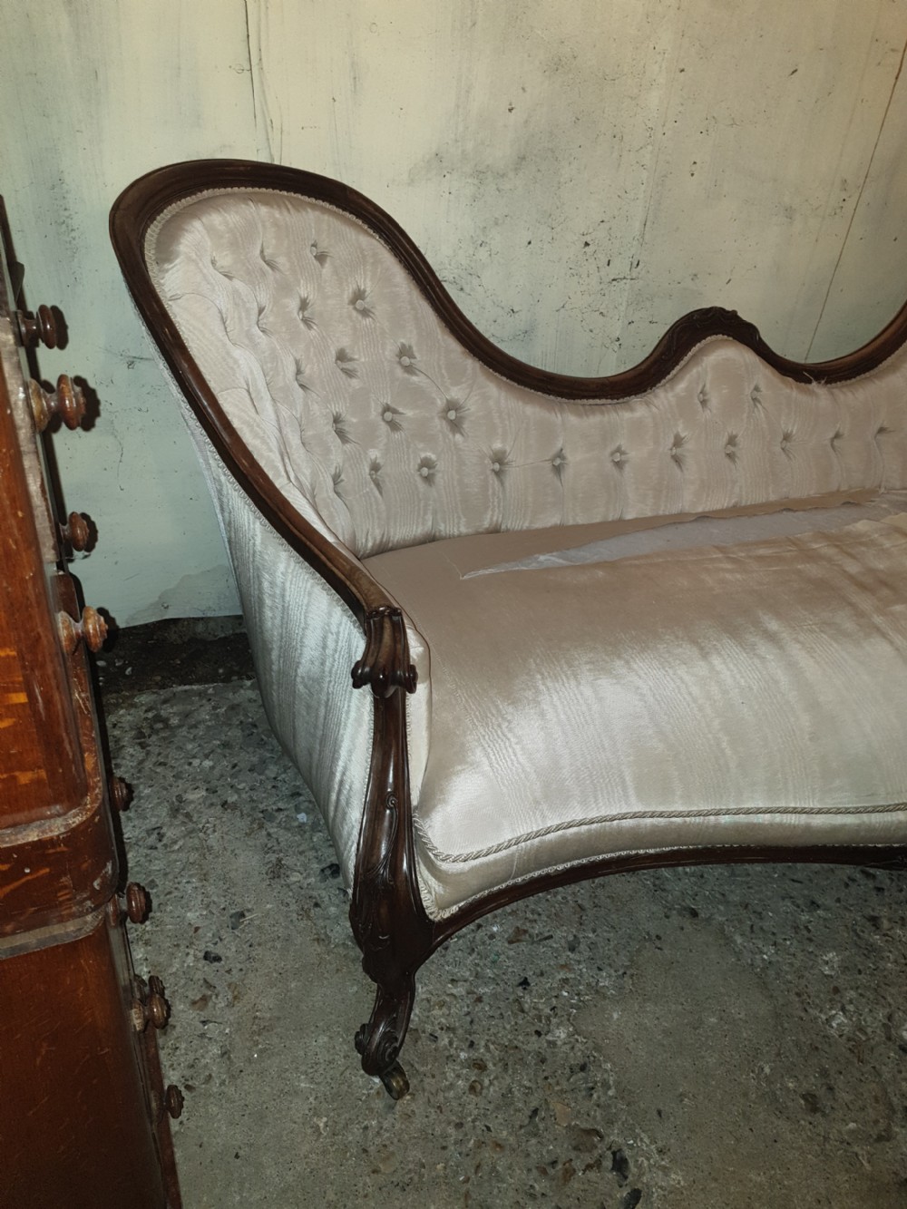 Mid Victorian rosewood double spoon back chaise longue.  View III