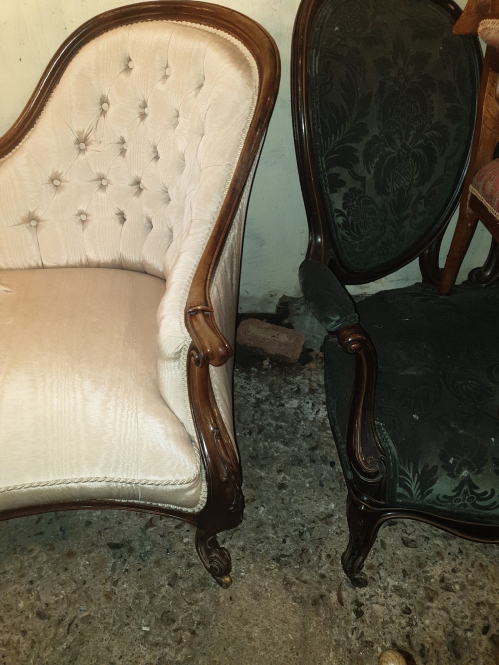 Mid Victorian rosewood double spoon back chaise longue.  View IV