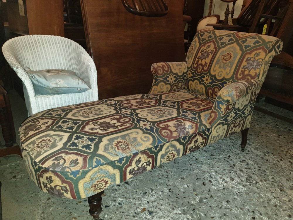 Late Victorian upholstered day bed View V