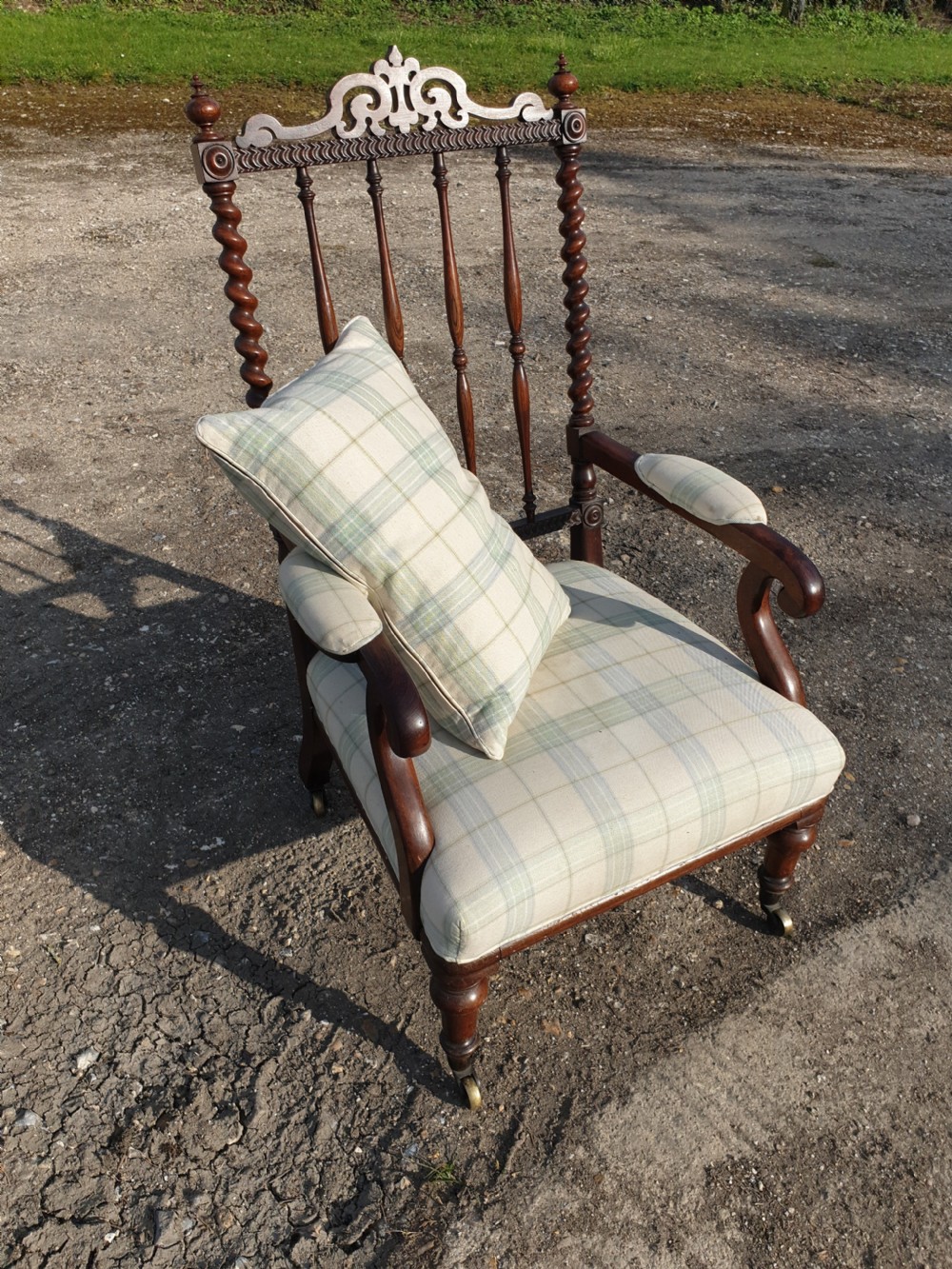 Good Early Victorian rosewood spindle back armchair 