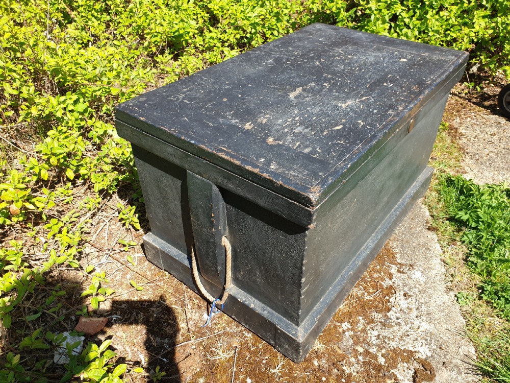Good well fitted Victorian workmen's tool chest.