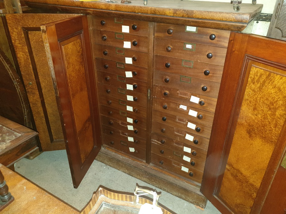 Collectors cabinet View IV