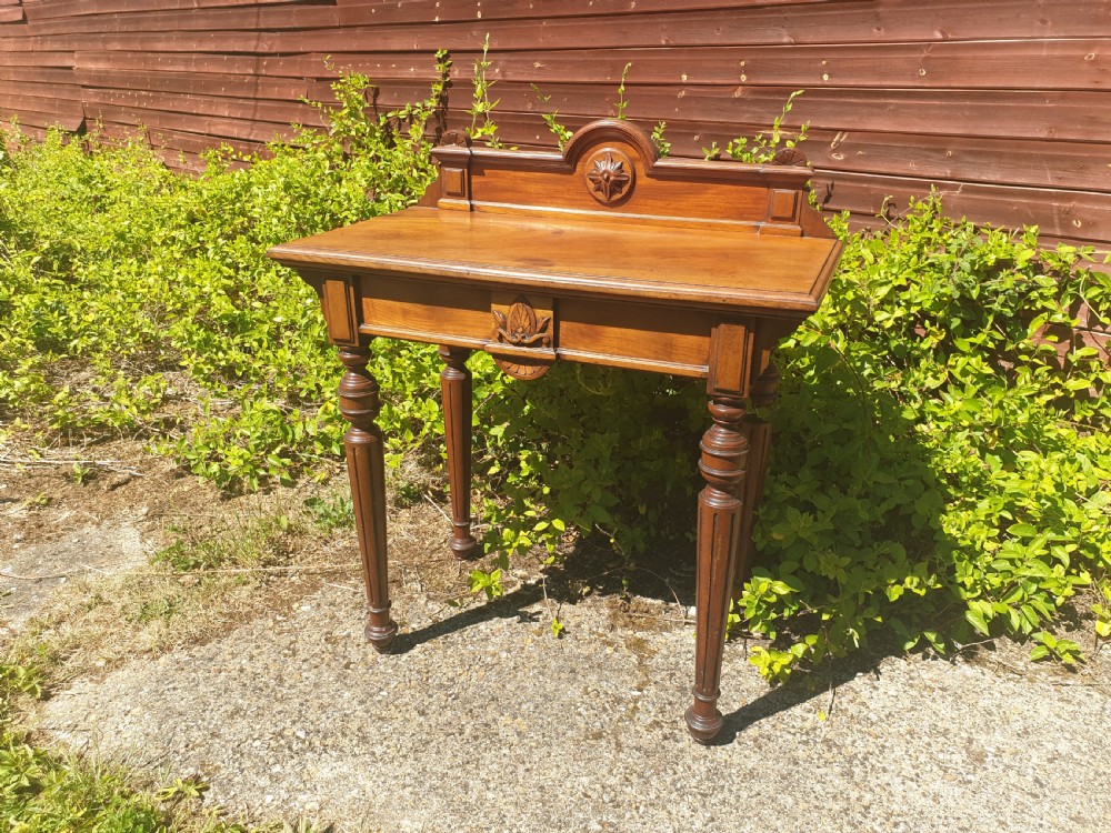 Small Victorian walnut hall table 