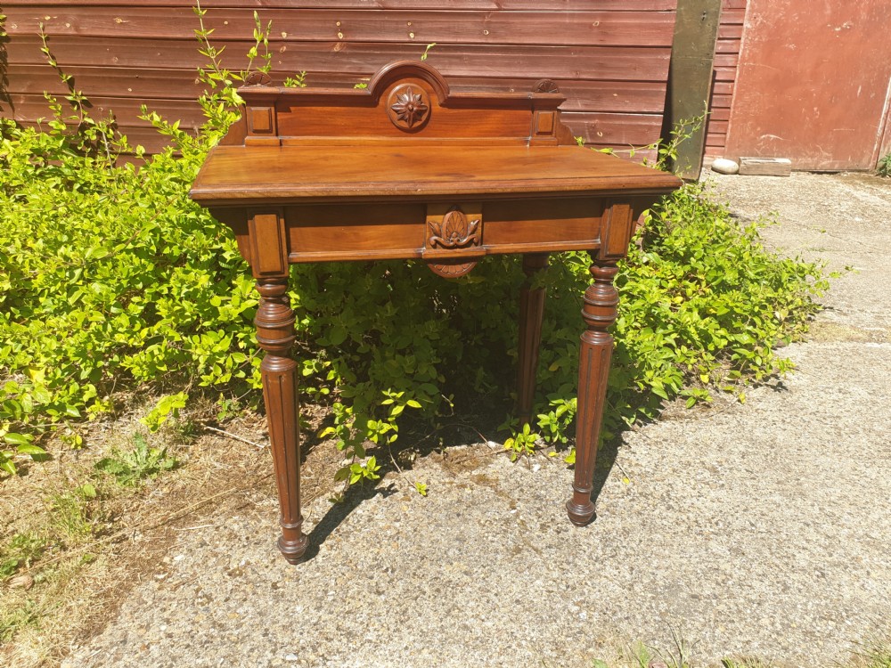 Small Victorian walnut hall table  View IV