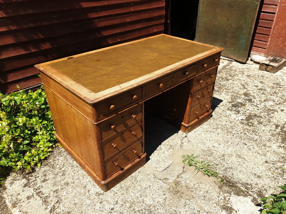 Late Victorian oak kneehole pedestal desk of good size. View III