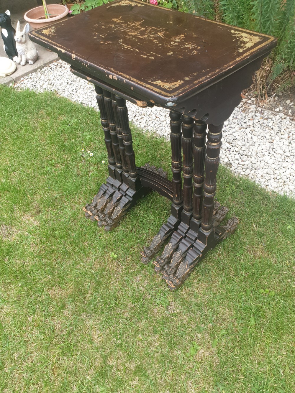 Nest of 4 Oriental lacquered tables  View VI