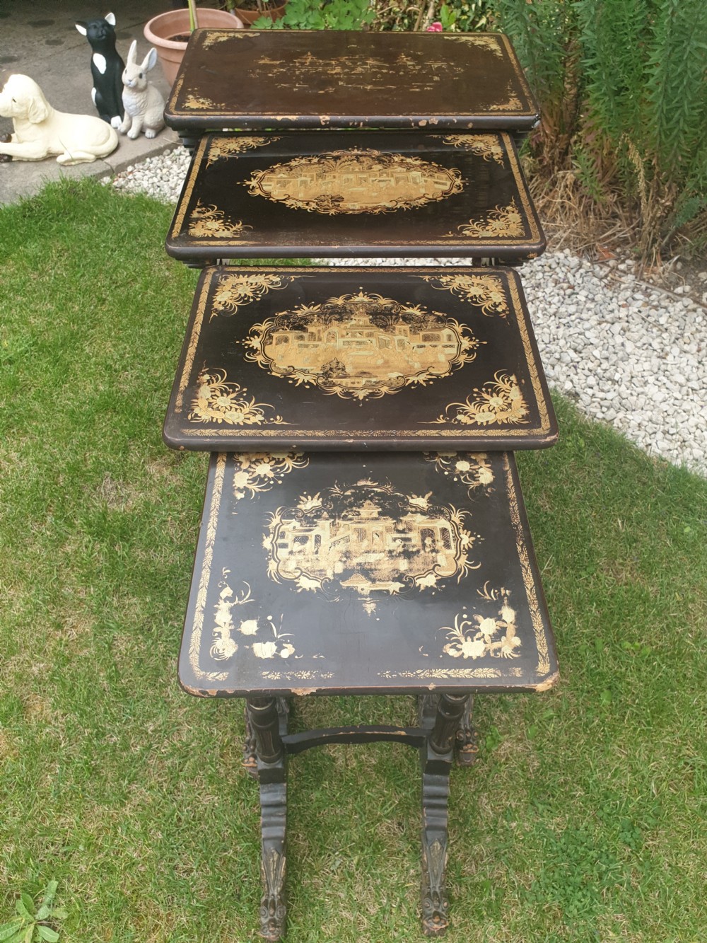 Nest of 4 Oriental lacquered tables  View VIII