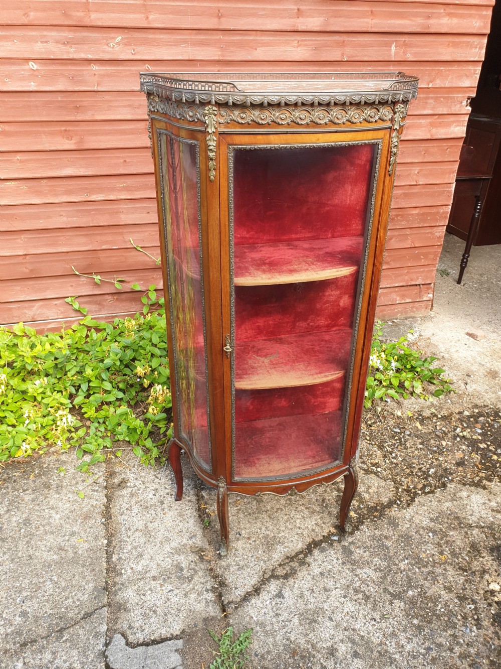 Gilt metal mounted display Vitrine 